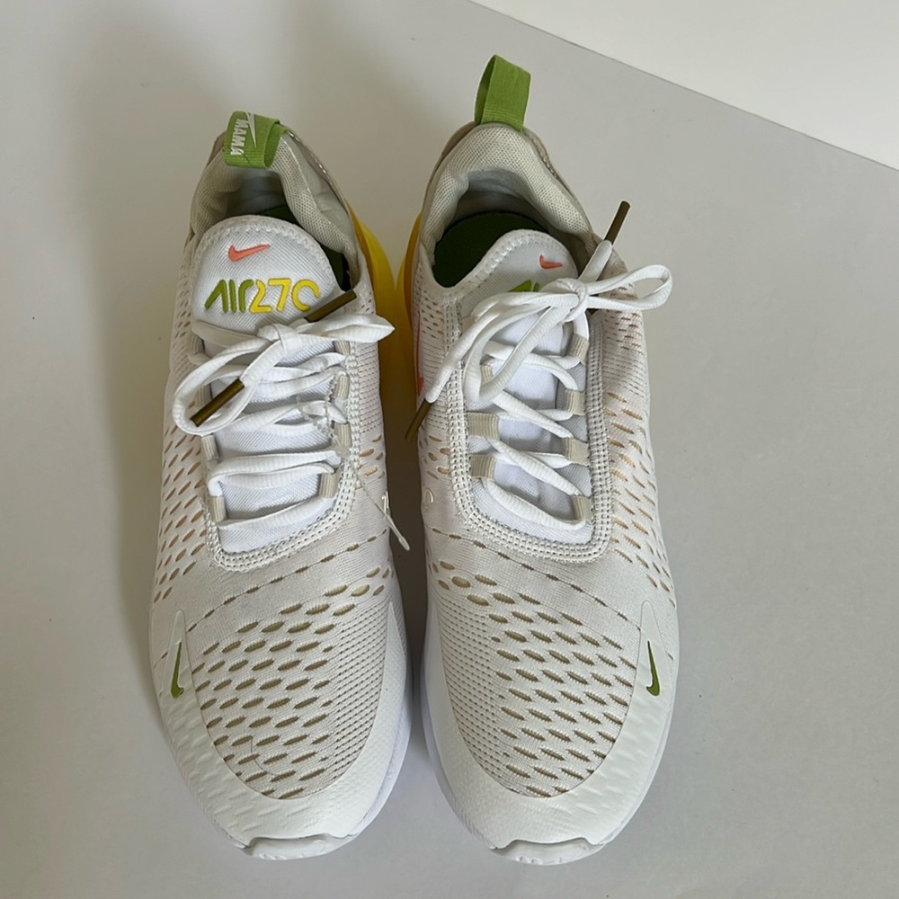 Nike women’s Air Max 270 sneakers in white and yellow. Size 9. NWT